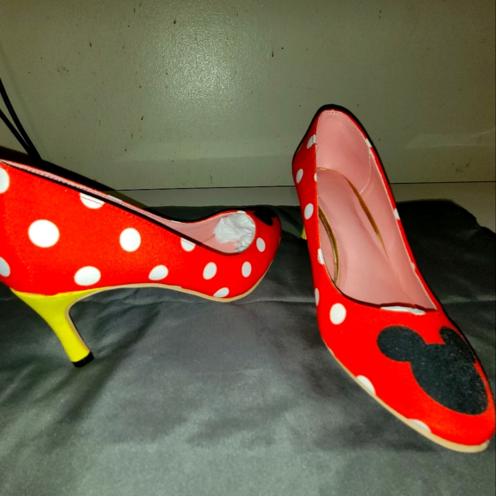 Minnie Mouse high heels